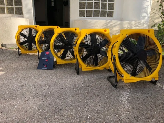 Turbines de brassage d’air chaud alignées avant une intervention